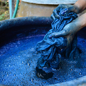 Chloroacetic acid is used in the dye industry to produce indigo and naphthylaminoacetic acid dyes